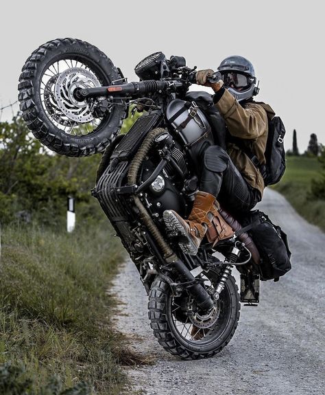 Adventure Riding Motorcycle, Apocalyptic Motorcycle, Adventure Touring Motorcycle, Scrambler Moto, Adventure Bike Motorcycles, Mt Bike, Biker Photography, Motorcycle Adventure, Stylish Bike