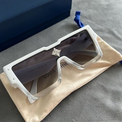 Louis Vuitton Cyclone Sunglasses White Authentic Sunglasses White, Louis Vuitton Sunglasses, Louis Vuitton Accessories, Louis Vuitton, Sunglasses, Jewelry Watches, Plus Fashion, Outfit Inspo, Jeans Shoes