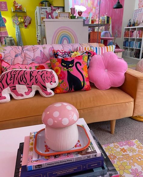 Orange House Decor, Funky Room, Pink Living Room Decor, Chill Room, Dopamine Decor, Pinterest Contest, Pink Living Room, Future Apartment Decor, This Heat