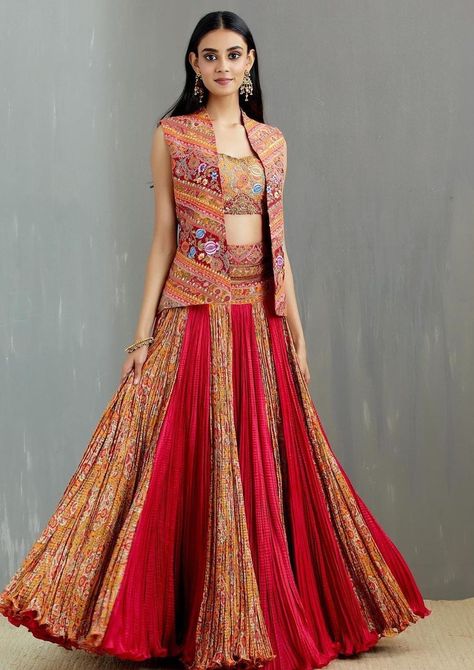 Lehenga Patterns Banjaran Fashion Dress, Latest Designer Dresses Indian Style, Ghagra Patterns, Gharchola Lehenga, Designer Dresses Indian Style, Dresses Indian Style, Ghagara Design, Crush Fabric, Style For Wedding