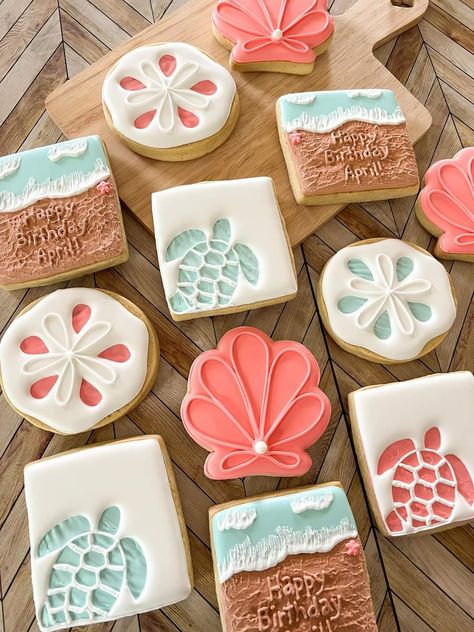 Sand Dollar Cookies Decorated, Beach Themed Sugar Cookies, Ocean Theme Cookies, Under The Sea Sugar Cookies, Summer Decorated Sugar Cookies, Sugar Cookie Designs Birthday, Beach Cookies Decorated, Summer Sugar Cookies Decorated, Mini Cookies Decorated