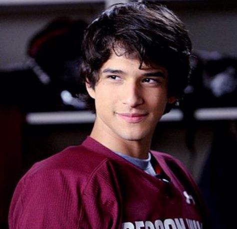 Scott McCall #11. The lacrosse team ++Why can't I find a good picture of lacrosse Scott Scott Teen Wolf, Alisson Teen Wolf, Tyler Garcia Posey, Tyler Posey Teen Wolf, Wolf Tyler, Icona Ios, Teen Wolf Scott, Wolf Character, Teen Wolf Mtv