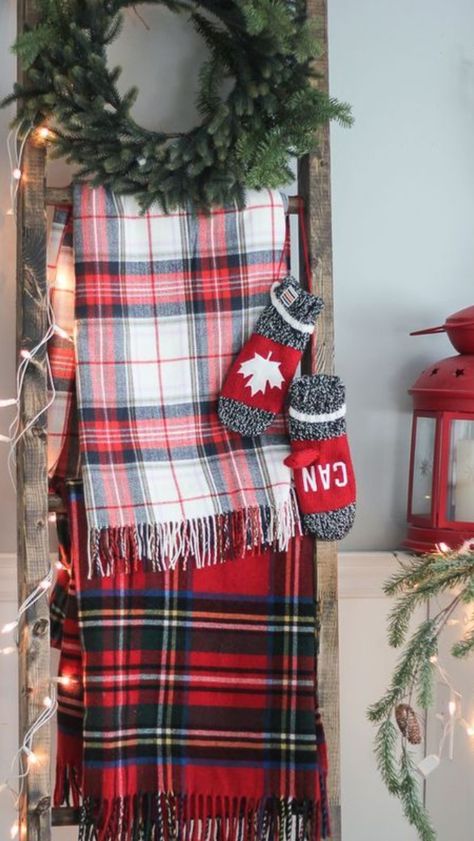 Christmas House Tour, Cabin Christmas, Tartan Christmas, Decoration Photo, Christmas Mantels, Christmas Decorations Rustic, Farmhouse Christmas Decor, Merry Little Christmas, Christmas House