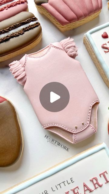 Jessica on Instagram: "🎀I think designs like this remind me that understated does not always mean simple… but I love all the little details on this little onesie cookie. Of course I forgot to film half of them🙃 . . . . . #cookieart #babyshowercookies #onesiecookies #babycookies #customcookies #cookier #sugarcookies #royalicing #royalicingcookies #icedcookies #icingcookies #cookies #decoratedcookies #decoratingcookies #cookiedecorating #decoratedsugarcookies #birthdaycookies #cookiesofinstagram #instacookies #fairfieldcounty #fairfieldct #stratfordct #trumbullct #sugarcookiesofinstagram #cookiedecorator" Baby Girl Onesie Cookies, Baby Onesie Cookies Decorated, Onesie Cookies Decorated, Baby Cookies Decorated, Baby Onesie Cookies, Icing Biscuits, Royal Frosting, 2 Cookies