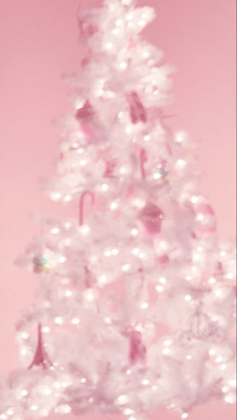 Pink Christmas Tree Wallpaper Iphone, Pinkmas Aesthetic Wallpaper, Pink Winter Lockscreen, Pink New Years Aesthetic, Pink Chirsmas Wallpaper, Vintage Pink Christmas Wallpaper, Pink Christmas Astethic, Girly Ipad Wallpaper, Pinkmas Wallpaper