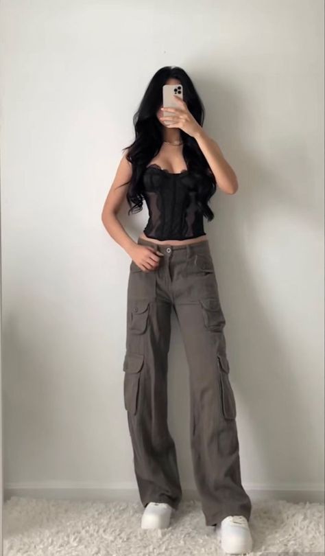 Going To The Zoo Outfit Summer, Fits And Bits Outfits, Sleek Outfits For Women, Outfit Ideas For Hourglass Shape, Mafia Wife Outfit, Fitsandbits Outfits, Turk Fashion, Aesthetic Closet, Rok Midi