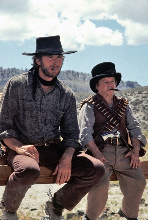 Drifter Outfit, Clint Eastwood Cowboy, Actor Clint Eastwood, Eastwood Movies, Cowboy Films, Clint Eastwood Movies, Western Spaghetti, Western Hero, High Plains Drifter