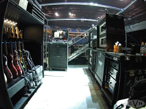 EVH side stage Rock Stage Aesthetic, Concert Stage Aesthetic, Stage Aesthetic Concert, Rock Concert Backstage Aesthetic, Concert Pov From Stage, Side Stage Concert, Famous Lifestyle, Famous Guitars, Guitar Rig