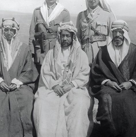 המלך עבדאללה ועוזריו-JNF022253 - Category:Abdullah I of Jordan - Wikimedia Commons Arabic Clothing, Arab Culture, Sheikh Zayed, المملكة العربية السعودية, Public Domain Images, North Africa, Historical Photos, Online Retail, Saudi Arabia