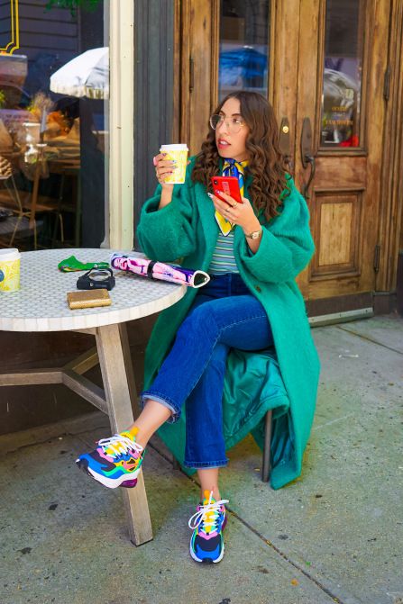 Colorful Elegant Outfits, Carrie Bradshaw Outfits Inspiration, Carrie Bradshaw Aesthetic, Colorful Spring Outfits, Cute Colorful Outfits, Carmen Gimeno, Sneakers And Dresses, Artsy Clothes, Eclectic Outfits