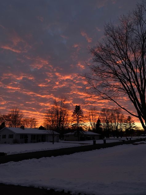 Dark Hour, Winter Wonderland Wallpaper, Winter Sunsets, Beautiful Winter Pictures, Hate Summer, Snowman Baby, Winter Sunrise, Clear Winter, Winter Inspo