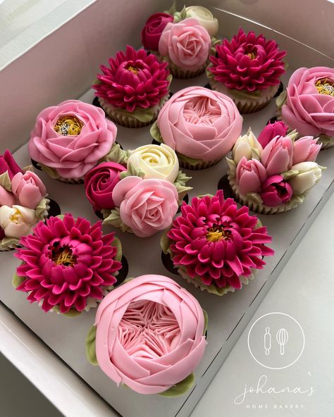 Pink florals, My favorite 💕 - Johana's Home Bakery, LLC Food Sale Ideas, Cupcakes Flores, Cupcake Cake Designs, Buttercream Cupcakes, Floral Cupcakes, Cupcake Bouquet, Different Cakes, Flower Cupcakes, Easter Cupcakes