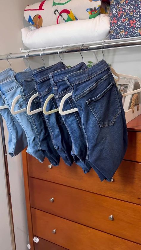 How to hang jeans up like a pro #jeansfolding #homehacks #foldingclothes | By Lennia McCarter Short Organization Closet, How To Hang Jeans On Hangers, How To Hang Jeans, Hanging Jeans, How To Fold Jeans, How To Fold Pants, Folding Jeans, Kids Hangers, Closet Hangers