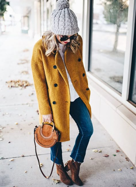 styling a mustard coat Mustard Yellow Jacket Outfit, Mustard Coat Outfit, Yellow Coat Outfit, Yellow Jacket Outfit, Mustard Yellow Coat, Yellow Outfit Ideas, Mustard Coat, Jacket Outfit Ideas, Edgy Fashion Style