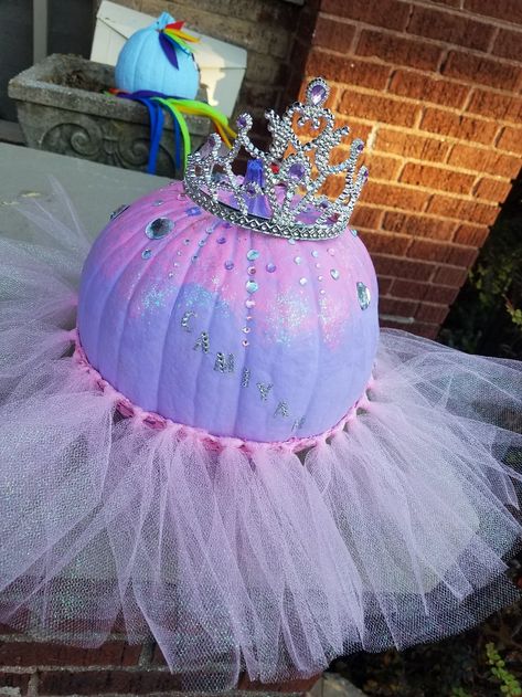 Princess In Black Pumpkin, Princess Pumkins Ideas, Ballerina Pumpkin Decorating, Barbie Painted Pumpkin, Fairy Pumpkin Decorating, Princess Pumpkin Painting, Princess Pumpkin Decorating, Fairy Trunk Or Treat, Princess Pumpkins