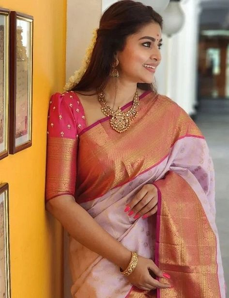 Golden Blouse Designs, Red Blouse Design, Brocade Blouse Designs, Blouse Designs High Neck, Cotton Saree Blouse Designs, Simple Saree Designs, Latest Blouse Designs Pattern, Saree Blouse Neck Designs, Traditional Blouse Designs