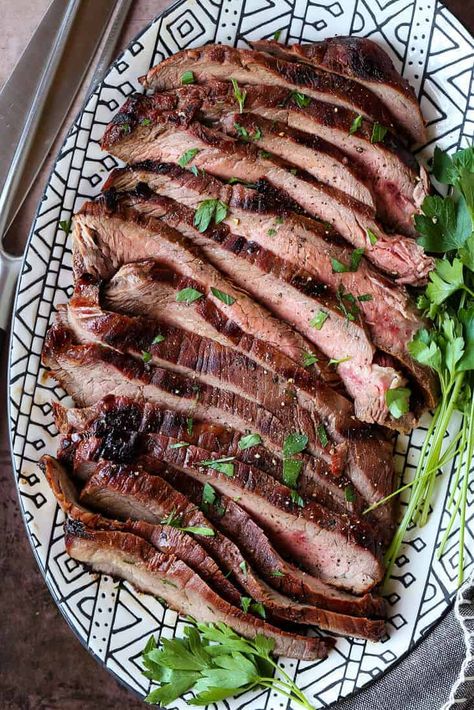 This addicting Teriyaki Steak recipe is sure to become a favorite! A flavorful marinade that you can use with many different cuts of steak! Teriyaki Flank Steak, Teriyaki Steak, Easy Cocktail Recipes, Beef Flank Steak, Teriyaki Marinade, Family Dinner Ideas, Easy Cocktail, Marinated Steak, Steak Recipe