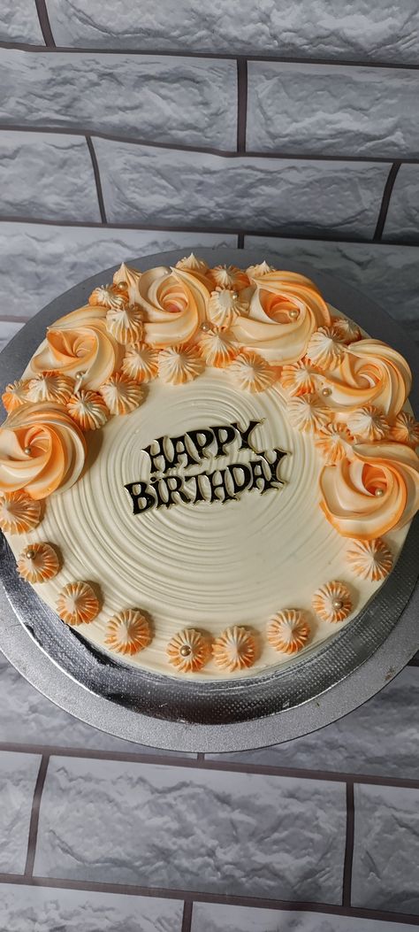 Butterscotch Decent Birthday Cakes, Butter Icing Flower Cake Designs, Butterscotch Cake Aesthetic, Butterscotch Birthday Cake, Whipped Cream Cakes Designs, 6 Inch Cake Design Simple, Simple Cake Icing Designs, Simple Pineapple Cake Design, Simple Butter Icing Cake Designs