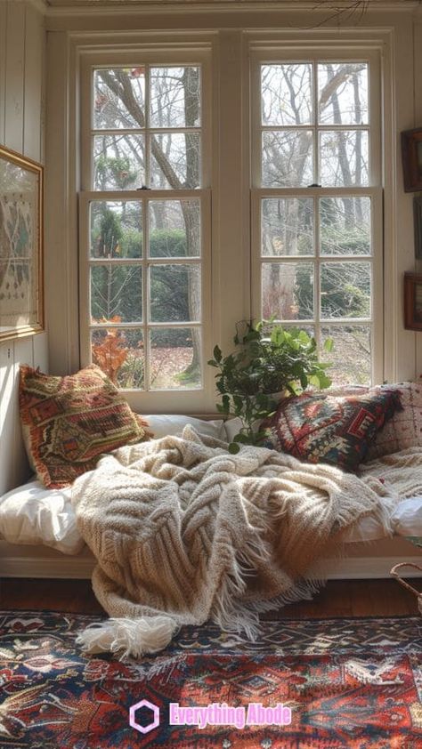 26+ Stunning Sunny Sunroom Ideas That'll Make Your Heart Swoon Small Three Season Porch Ideas, Sunroom In Winter, Piano In Sunroom, Sunroom Interior Design, Rustic Sunroom Ideas, Cosy Conservatory, Cozy Sunroom Decorating Ideas, Three Season Porch Ideas, Sunroom Furniture Ideas