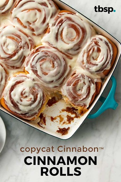 Sinfully delicious. Just like a warm gooey Cinnabon™ roll, but even better because you can make it at home. Make the dough in your bread machine and then add the cinnamon, sugar and other goodies. Cinnabon Copycat, Bread Machine Cinnamon Rolls, Cinnabon Cinnamon Rolls, Jo Cooks, Cinnamon Rolls Homemade, Bread Machine Recipes, Cinnamon Rolls Recipe, Sweet Roll, Copycat Recipe