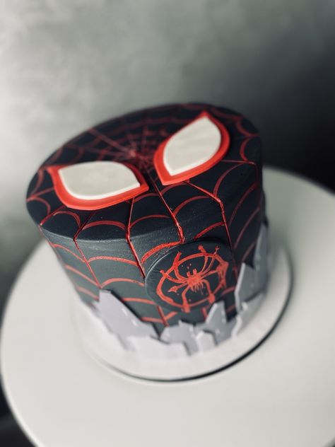 Spiderman Cake For Adults, Miles Birthday Cake, Miles Morales Birthday Cake Ideas, Black Spiderman Birthday Cake, Spiderman Ice Cream Cake, Miles Morales Spiderman Birthday Cake, Spider Man Miles Morales Birthday Party Ideas, Spider Verse Cake Ideas, Spider Man Miles Morales Cake