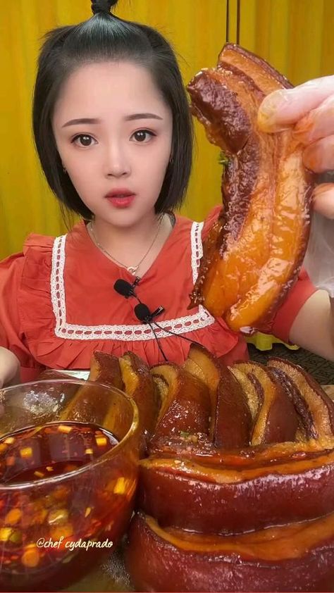 People Eating Food, Food Satisfying, Mukbang Videos, 90s Food, Tiktok Sounds, Food Vibes, Satisfying Eats, Joker Images, Asmr Mukbang