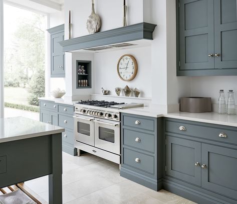 Elegant Blue Shaker Kitchen | Blue Shaker Kitchens | Tom Howley Tom Howley Kitchens, Blue Shaker Kitchen, Tom Howley, Gray And White Kitchen, Open Plan Kitchen Living Room, Shaker Style Kitchens, Kitchen Paint Colors, Shaker Kitchen, Kitchen Trends