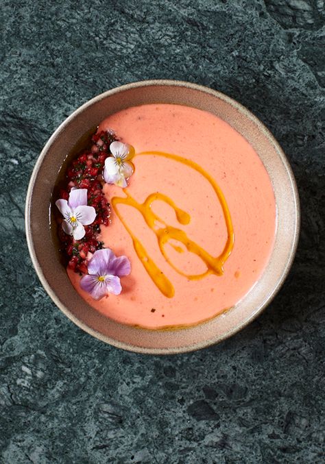 9 Fresh Gazpacho Recipes To Try Now | sheerluxe.com Peach Gazpacho Recipe, Gazpacho Plating, Fruit Gazpacho, Gazpacho Recipes, Light Lunch Ideas, Yummy Bowl, Tomato Gazpacho, Gazpacho Recipe, Vitamix Recipes