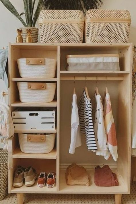 Montessori wardrobe ideas Montessori Wardrobe, Montessori Toddler Rooms, Diy Dressing, Montessori Infant Room, Modern Kids Furniture, Montessori Bedroom, Montessori Playroom, Montessori Diy, Montessori Room