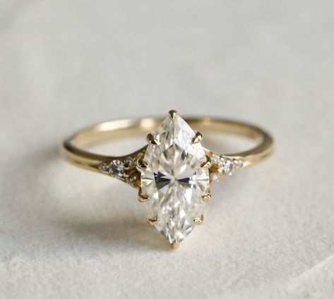 Simple Delicate Engagement Ring, Pointed Engagement Ring, Simple Unique Engagement Rings Gold, Marquise Vintage Engagement Ring, Engagement Rings Vintage Silver, Pear Rings Engagement, Engagement Rings Champagne Diamond, Rhombus Engagement Ring, Types Of Engagement Rings Style