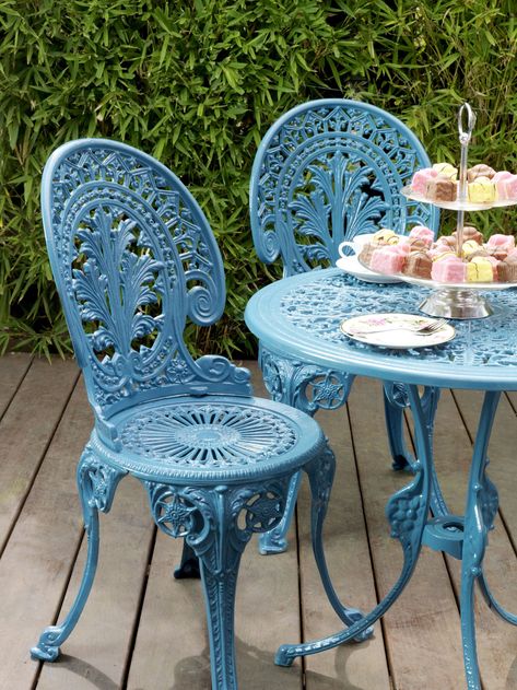 The use of metal garden chairs - Decorifusta Cast Iron Patio Furniture, Iron Garden Furniture, Table Jardin Metal, Cast Iron Garden Furniture, Wrought Iron Garden Furniture, Metal Garden Table, Metal Garden Furniture, Iron Patio Furniture, Diy Seating