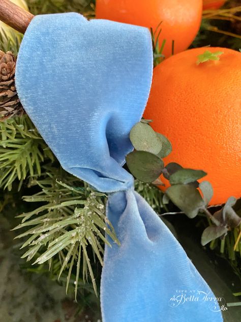 Blue And Orange Christmas Decor, Orange And Blue Christmas Tree, Blue And Orange Christmas, Blue Orange Christmas, Wreath With Oranges, Orange Christmas Decor, Citrus Christmas, Orange Christmas Tree, Orange Christmas