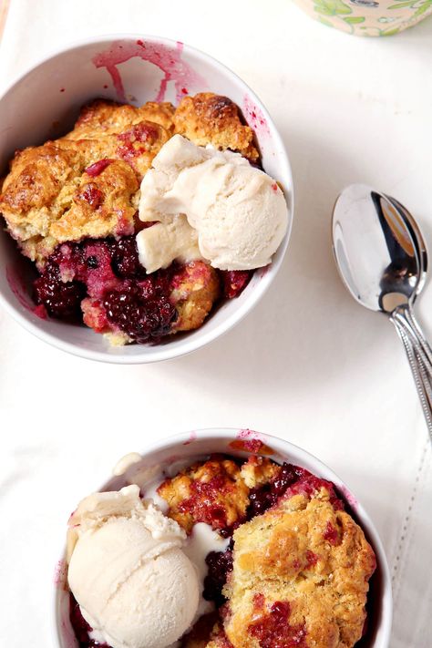 Dairy-Free Blackberry Cobbler is the ultimate summertime dessert. Blackberries are tossed in sugar and lemon zest, then roast beneath a cobbler topping. Serve with a scoop of your favorite (dairy-free) ice cream to top off this scrumptious treat. Best Steak Recipe, Easy Blackberry Cobbler, Blackberry Cobbler Recipe, Cobbler Topping, Blackberry Recipes, Berry Cobbler, Blackberry Cobbler, Dairy Free Ice Cream, Berry Juice