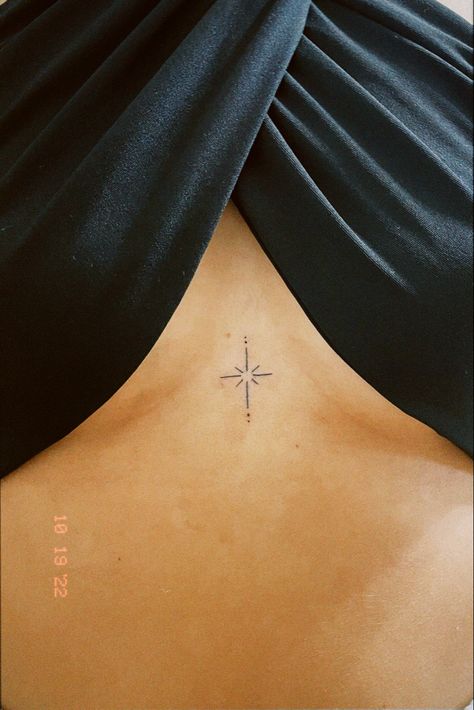 Small Between Breast Tattoo Simple, Breast Tatoos Ideas, Tattoo In The Middle Of The Chest, Small Feminine Back Tattoos, Small Tattoo Between Breast, Tattoo Under Bra Line, Dainty Chest Tattoo Female, Tattoo Ideas Between Breast, Tattoo Entre Sein