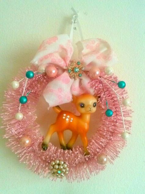 Kitschy Christmas Wreath, Kitsch Christmas Decor, Kitschy Christmas Decor, Retro Wreath, Pastel Ornaments, Deer Wreath, Vintage Pink Christmas, Christmas Kitsch, Kitschy Decor