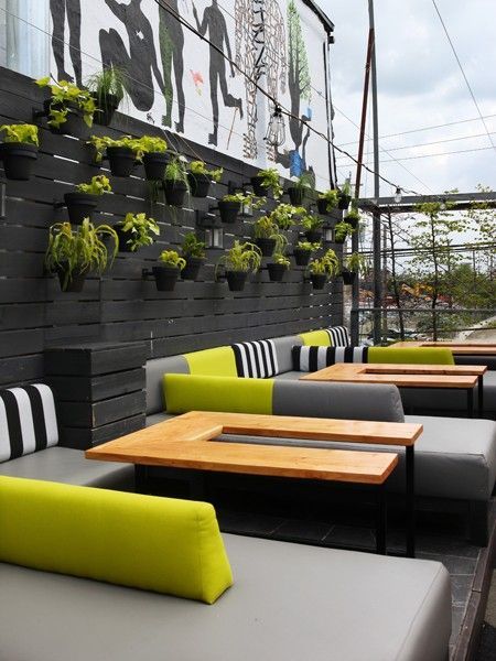 10 Commercial and Outdoor Restaurant Patio Designs That’ll Turn Heads (With Pictures) - Poggesi® USA Pizzeria Interior, Coffee Plan, Outdoor Restaurant Patio, Outdoor Restaurant Design, Terrace Restaurant, Restaurant Patio, Contemporary Patio, Casa Country, Contemporary Garden