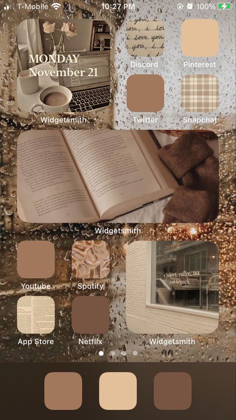 Phone Themes Aesthetic Fall, Cozy Iphone Homescreen, Tan Iphone Aesthetic, Brown Theme Widget, Brown Homescreen Aesthetic Layout, Homescreen Layout Fall Aesthetic, Light Brown Fall Wallpaper, Cozy Phone Aesthetic, Fall Theme Iphone Layout