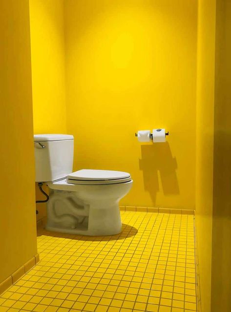 Yellow Tile Bathroom Ideas, Yellow Bathroom Ideas, Interior Design Yellow, Red Bathroom Decor, Yellow Bathroom Decor, Painted Bathroom, Simple Bathroom Decor, Yellow Bathroom, Yellow Tile