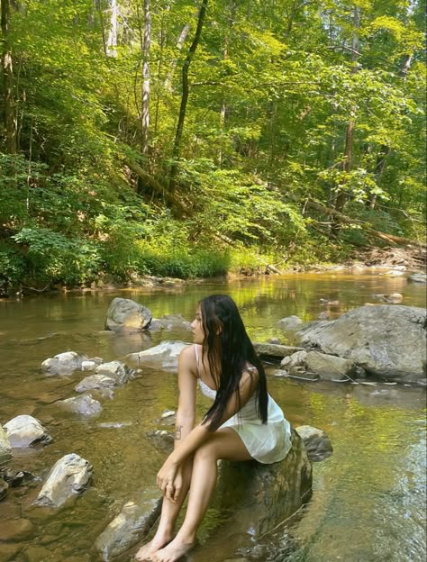 Water Fall Outfit, Stream Photoshoot Ideas, Forest Photo Shoot Ideas, Pictorial Ideas, Forest Shoot Ideas, Overcast Photoshoot, Nature Picture Poses, Twilight Photoshoot, Forest Birthday Photoshoot