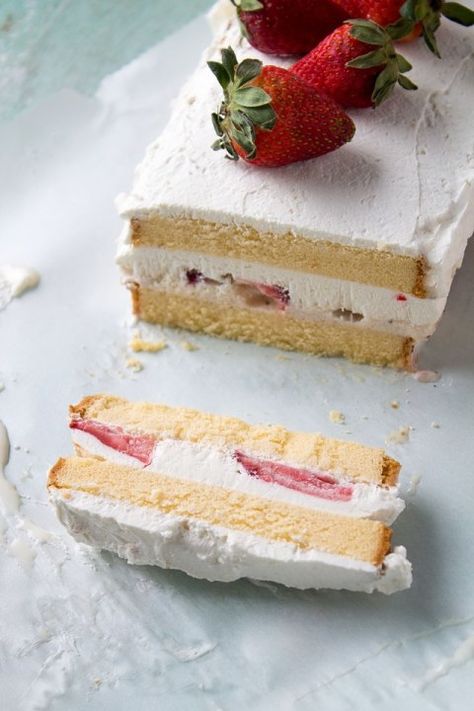 Strawberry ice cream cake Strawberries And Ice Cream, Sara Lee Pound Cake, Strawberry Pound Cake, Cake Ice Cream, Ice Cream Cake Recipe, Sara Lee, Cream Ice Cream, Pound Cake With Strawberries, Gateaux Cake