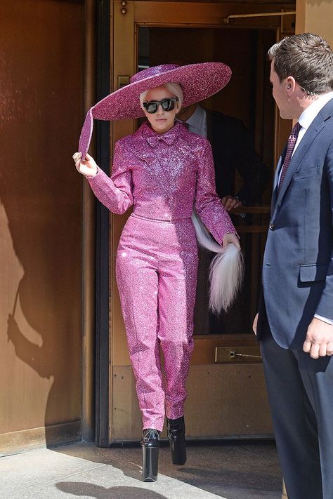 Lady Gaga Shoes, Gaga Outfits, Lady Gaga Outfits, Lady Gaga Fashion, Outrageous Fashion, Lady Gaga Pictures, Crazy Outfits, Style Box, Red Carpet Dresses