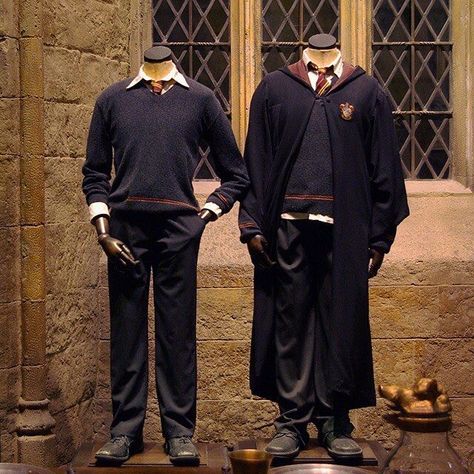 1993 Outfits, Harry Potter Sewing Projects, Harry Potter Sewing, Hp Uniform, Outfit Ideas Oc, Harry Potter Magic Awakened, Hufflepuff Outfit, Harry Potter Cursed Child, Magic Awakened