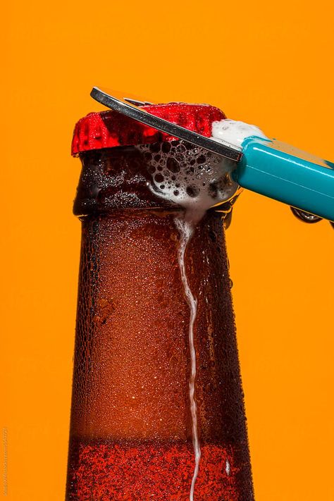 Beer bottle opening with a bottle opener with an orange background under direct light. Beverage Photography Ideas, Food And Beverage Photography, Commercial Food Photography, Beer Shot, Beverage Photography, Beer Photography, Beer Photos, Ad Photography, Beer Advertising