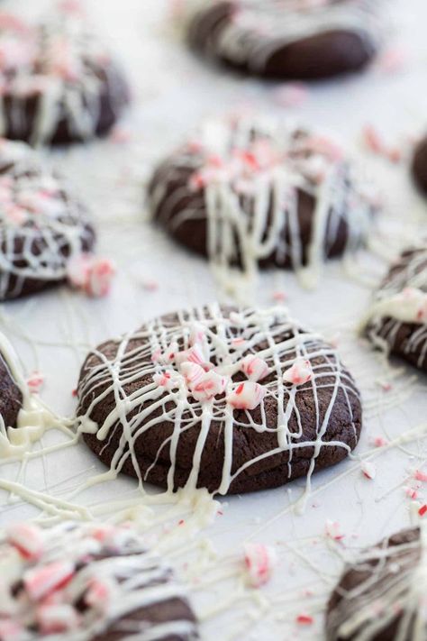 Chocolate mint patties Peppermint Mocha Cookies, Mocha Cookies, Chocolate Peppermint Cookies, Candy Cane Cookies, Vegan Candies, Baking Goods, Peppermint Cookies, Drop Cookies, Peppermint Mocha