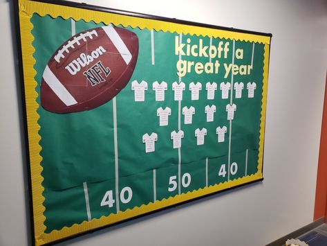 Football inspired bulletin board with the background as a field and the tips as jerseys Sport Bulletin Board Ideas For School, Football Bulletin Boards, Sports Bulletin Boards, Notice Board Decoration, Sports Theme Classroom, Pe Activities, Ra Boards, School Board Decoration, School Door Decorations