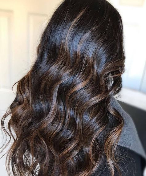 Wella Passionista Nicole always creates EPIC looks but we have a real soft spot for this gorgeous glossy glow up. Grey Brown Hair, Light Brown Balayage, Caramel Blonde Hair, Dark Brown Balayage, Black Hair Balayage, How To Lighten Hair, Blending Gray Hair, Brunette Balayage Hair, Brown Balayage