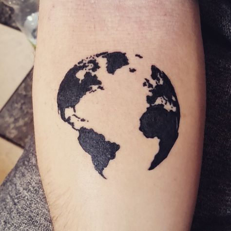 Check this out on Instagram.com Globe Tattoos, Tattoo Son, Map Tattoo, Earth Tattoo, Map Tattoos, Geniale Tattoos, Nature Tattoos, Trendy Tattoos, Forearm Tattoo