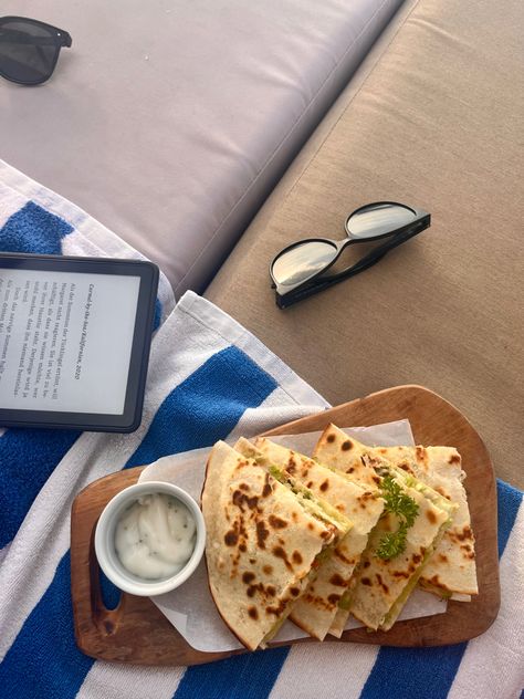 Quesadillas Aesthetic, Quesadilla Aesthetic, Playlist Vibes, Food Diary, Starter Pack, Beach Aesthetic, Good Food