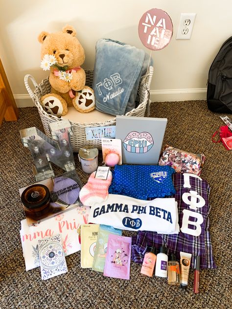 Bid Day Baskets Sorority, Big And Little Baskets Ideas, Big Lil Baskets Ideas, Big Little Gifts Basket, Little Sorority Baskets, Big And Little Baskets, Big Little Basket Fillers, Big Little Room Decorations Sorority, Sorority Basket Ideas