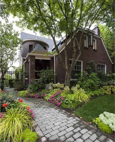 Cottage Front Yard, Tudor House Exterior, Tudor Home, French Landscape, Tudor Cottage, Urban Cottage, Landscaping Inspiration, House Yard, Tudor House